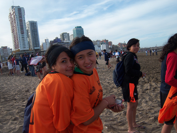 Jesi y Porito,  disrutando de la Playa,  chee dejen la camiseta